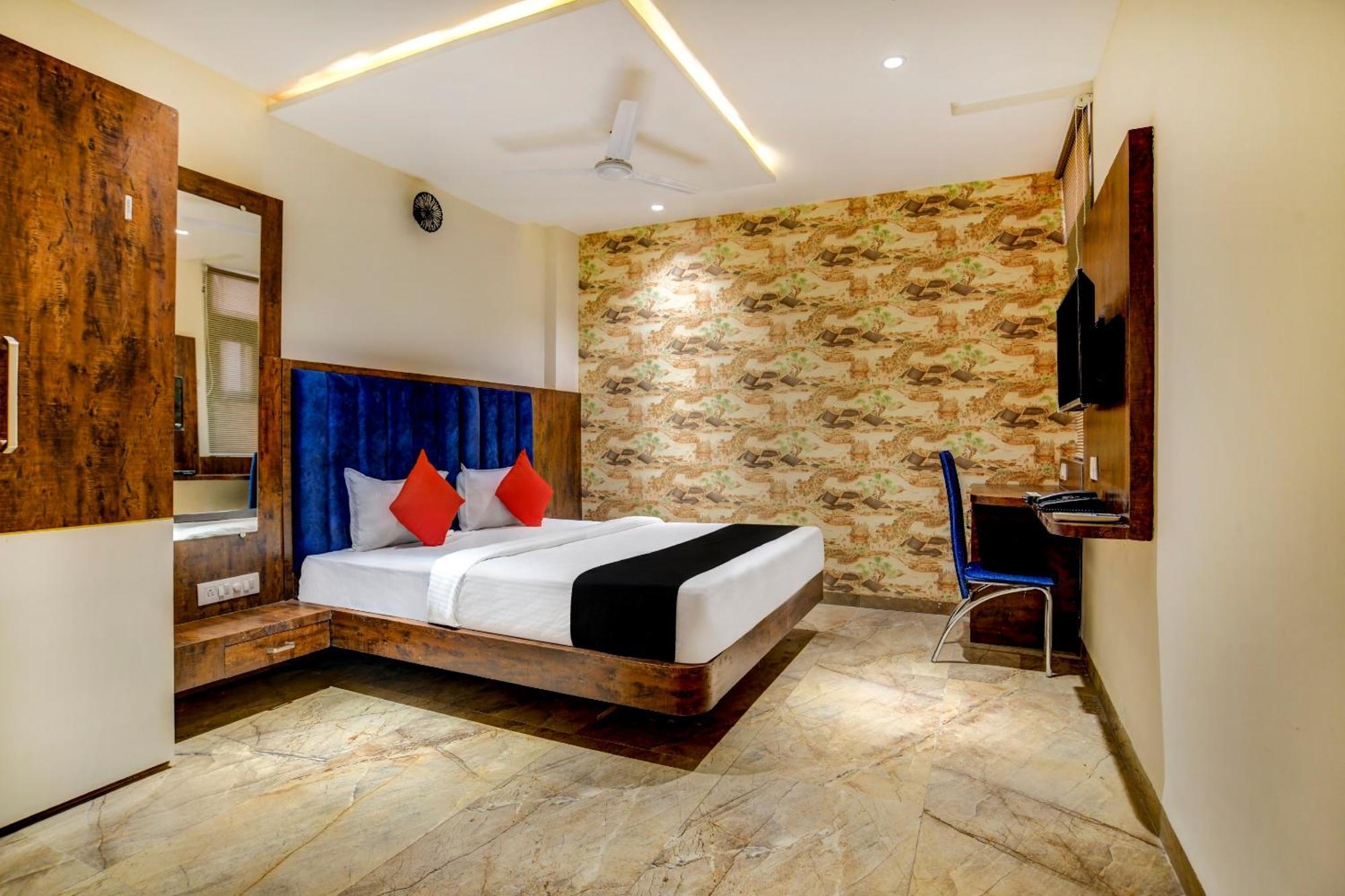 Capital O Abri Krishna Hotel Indore Buitenkant foto