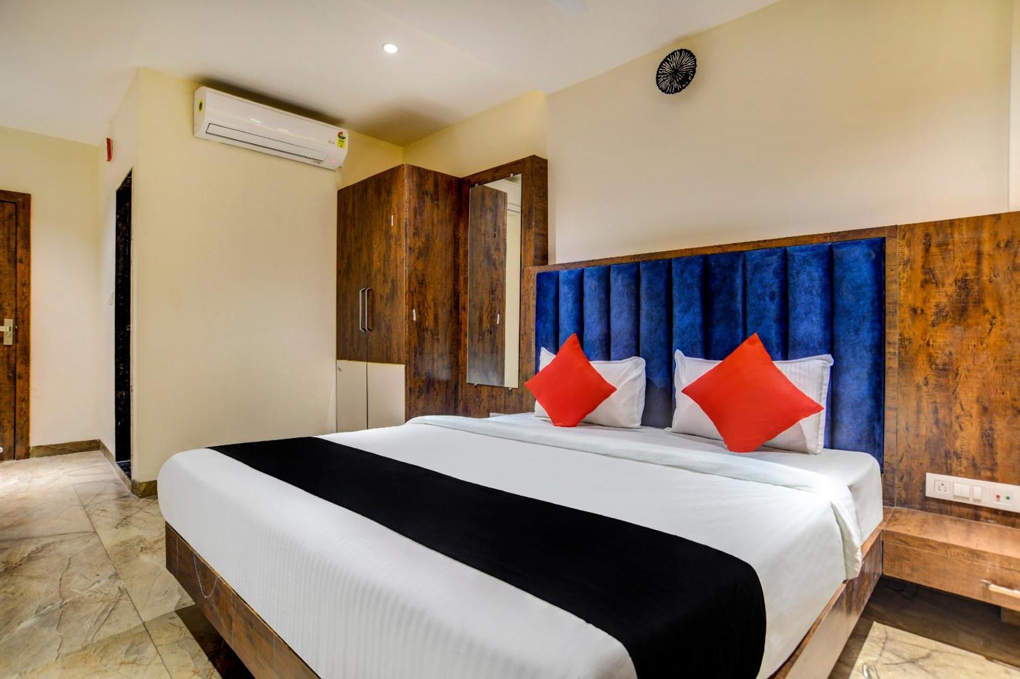Capital O Abri Krishna Hotel Indore Buitenkant foto