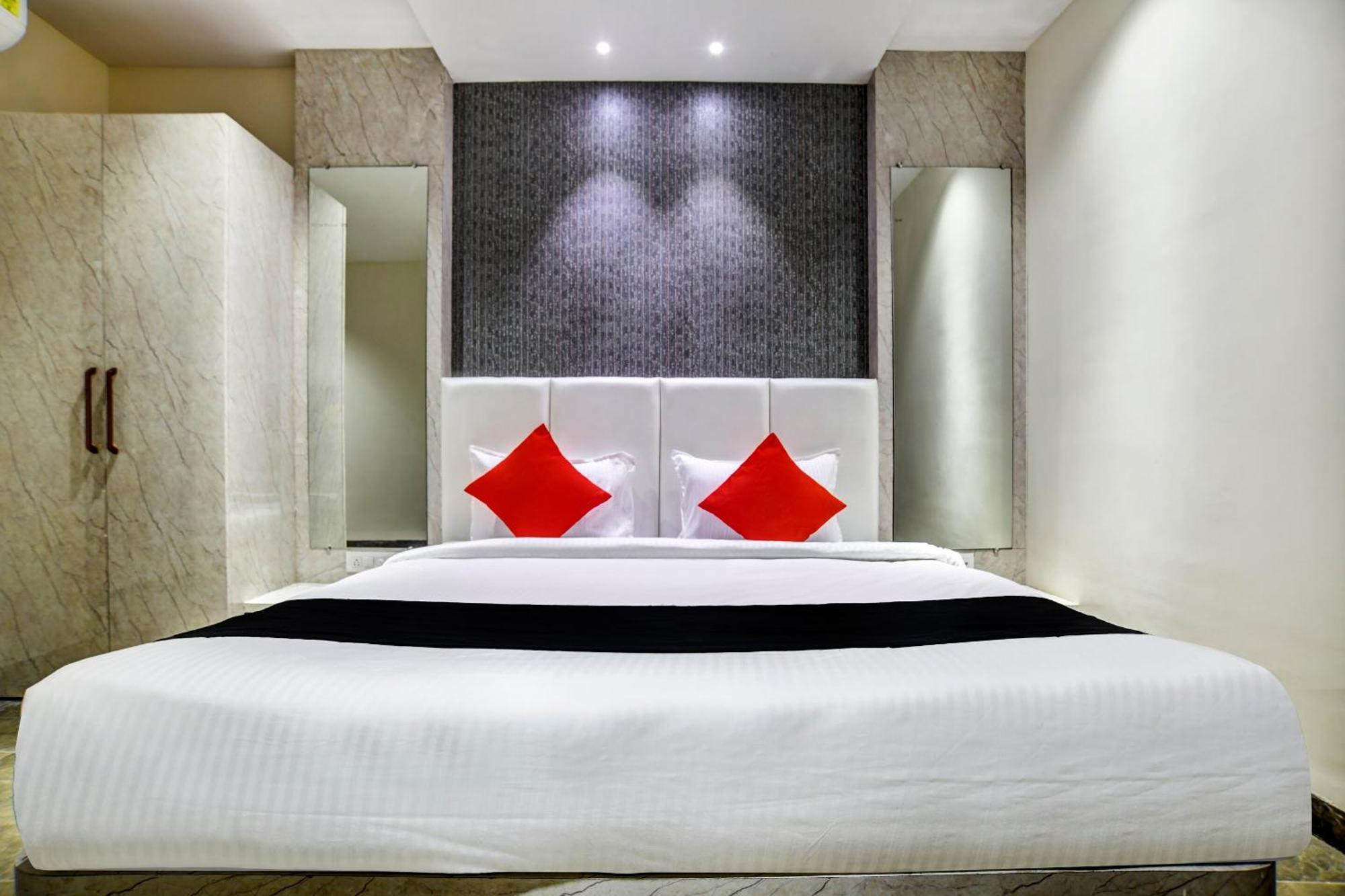 Capital O Abri Krishna Hotel Indore Buitenkant foto